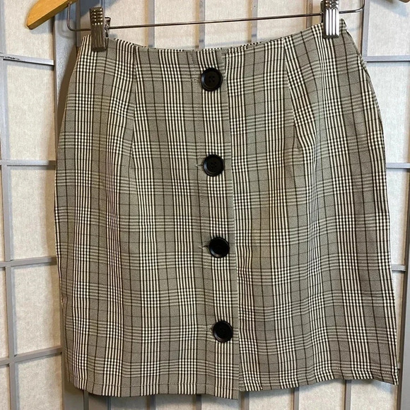 NWTs PrettyLittleThing - high waisted mini skirt -Sz 2 - Picture 1 of 5